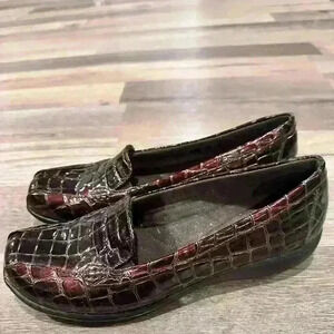 7 1/2 M Patent Leather crocodile Clarks loafers